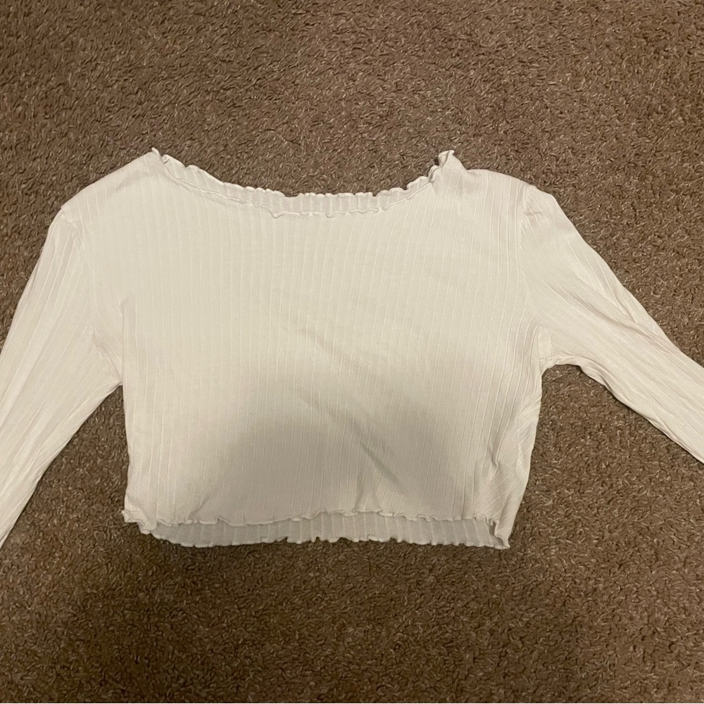 Ripped long sleeve, wide shoulders, fringed